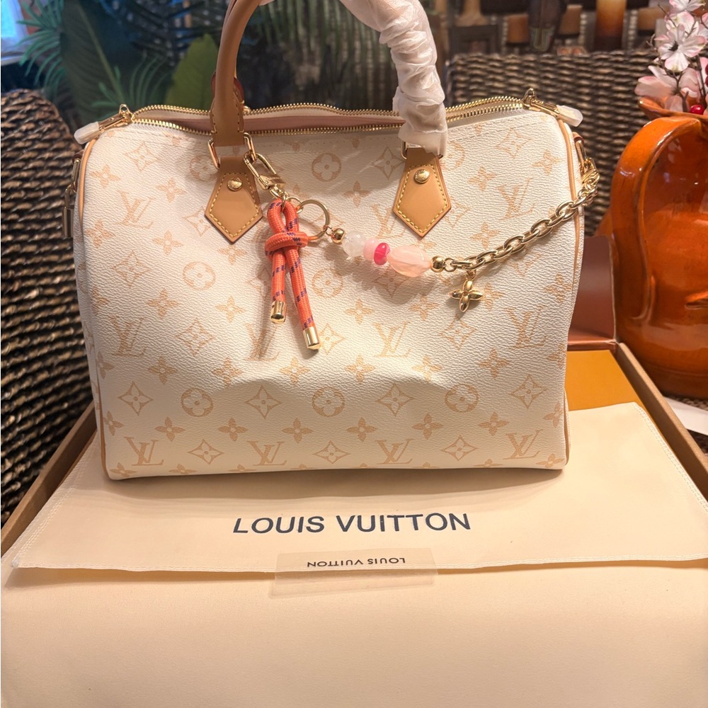 Louis Vuitton Cream Monogram Speedy Bandoulière Bag
